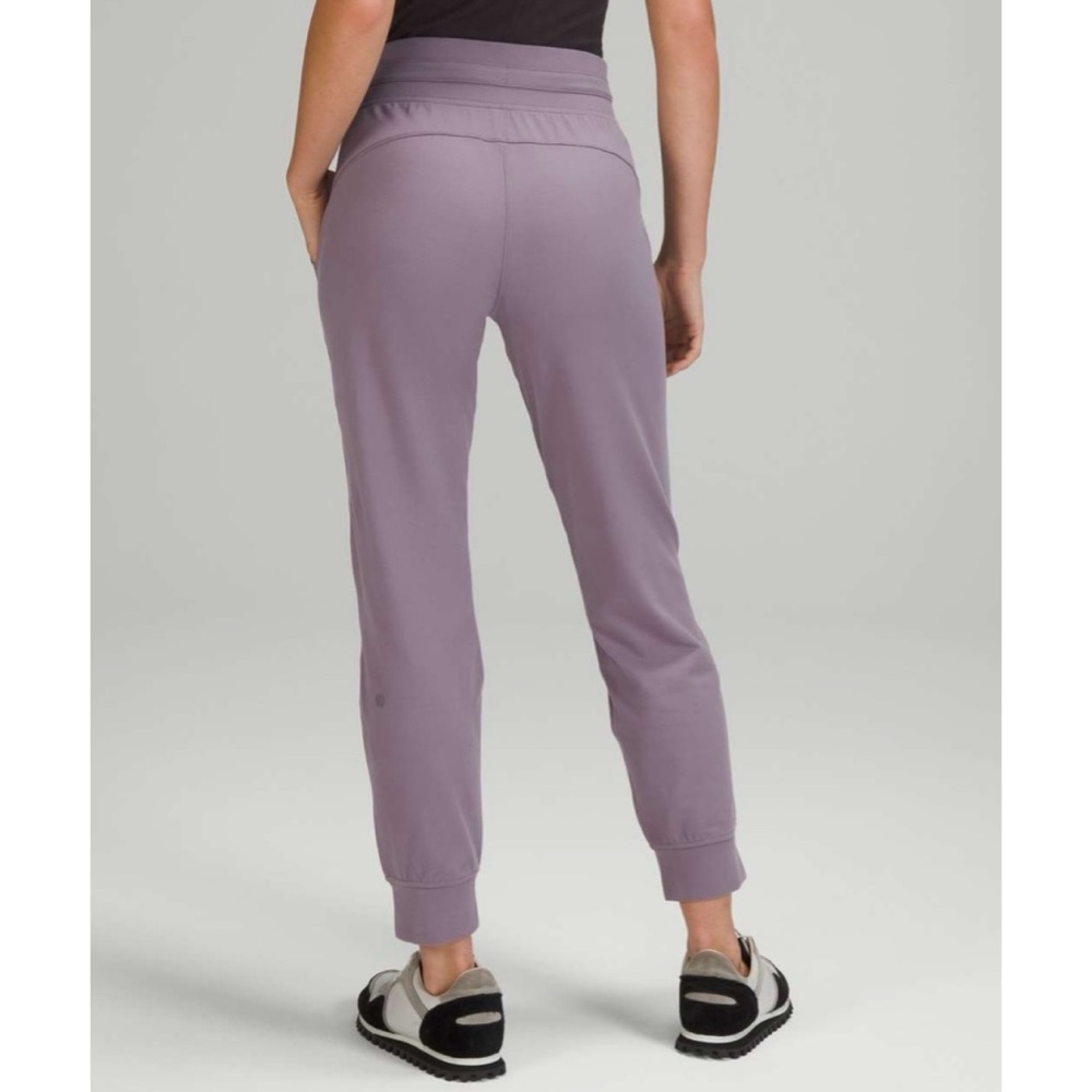 Lululemon Women’s 28” Ready‎ to Rugu Joggers 4 Frosted Mulberry $98.00